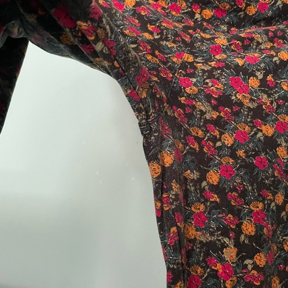 Leggings 🌻🌻4 for $25 bundle🌻🌻 - Picture 3 of 4